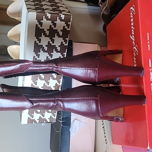 Vintage 1970s/80s Burgundy boots with heels. Side zipper. Delmar imports size 5 - Picture 3 of 10